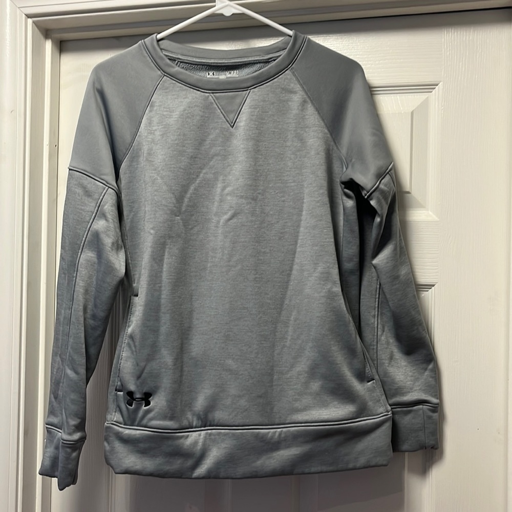 Small, Under Armour, sweatshirt with pockets.